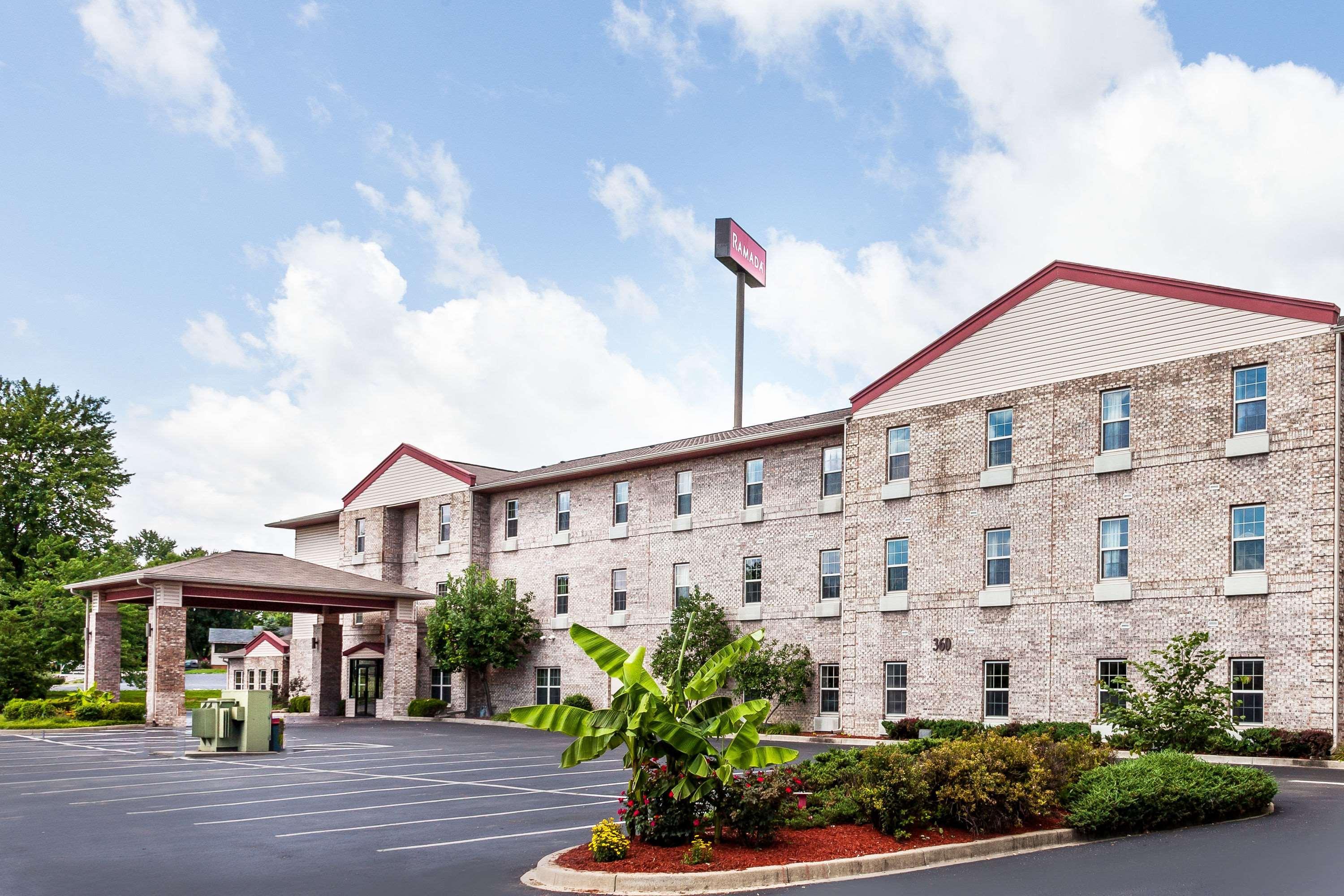 Ramada By Wyndham Sellersburg/Louisville North Exterior photo