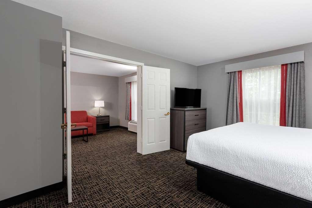 Ramada By Wyndham Sellersburg/Louisville North Room photo